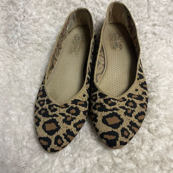 Skechers leopard prints washable stretchy flats rubber soles size 11 . - Picture 1 of 9